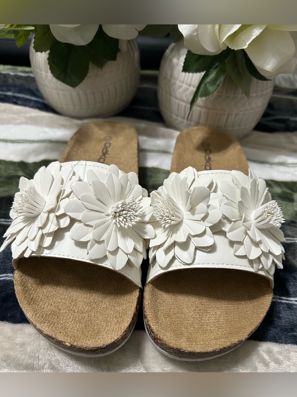 NWT OAKO White Floral Slide Clogs for Women Size 10 - Picture 2 of 4
